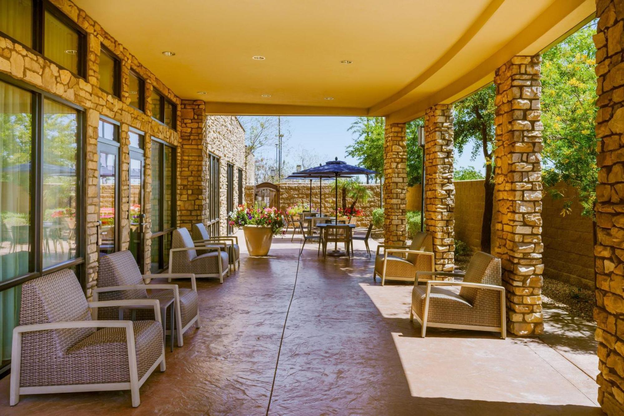 Courtyard By Marriott Phoenix Mesa Gateway Airport Экстерьер фото