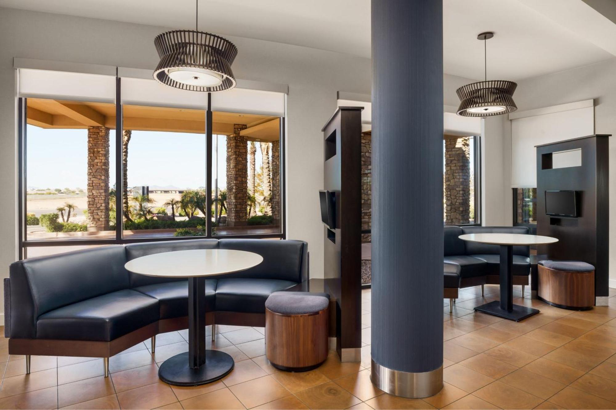 Courtyard By Marriott Phoenix Mesa Gateway Airport Экстерьер фото